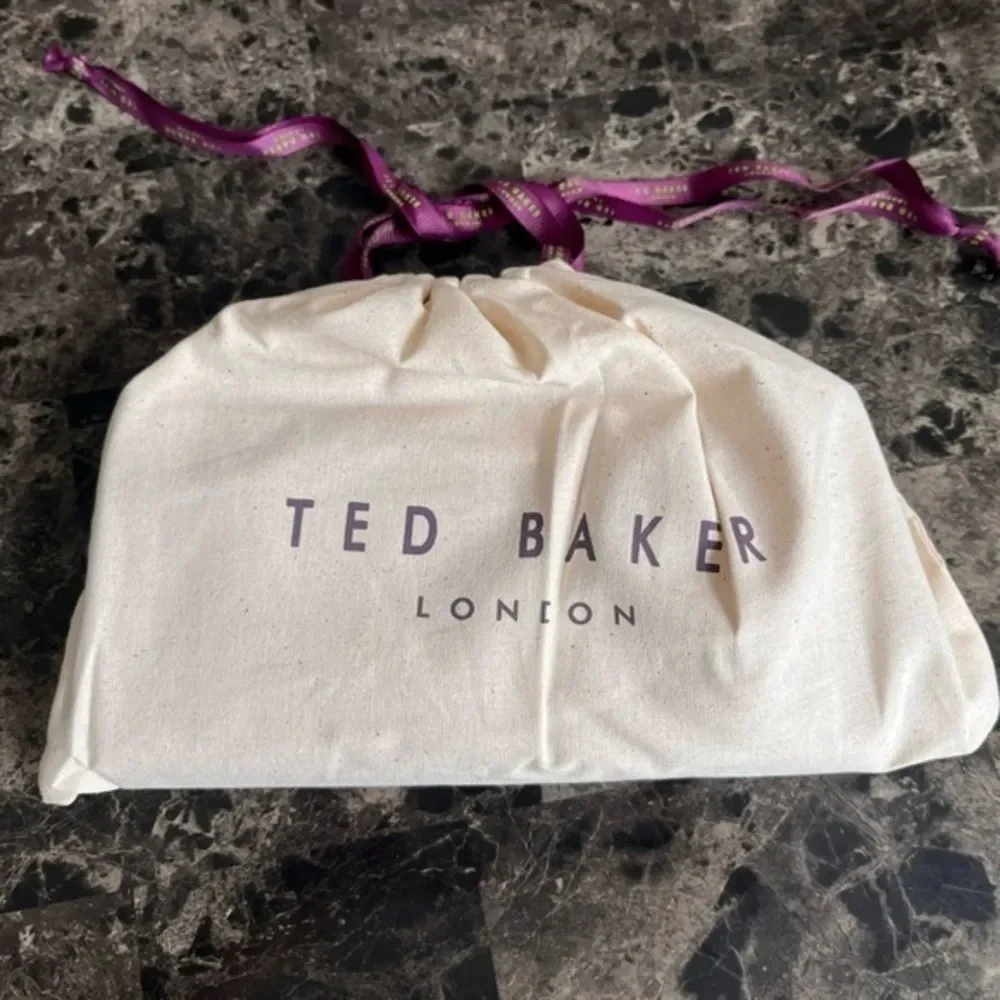 Ted Baker Women's Zip Around  Wallet Leather Taupe Sunken‎ Zip Padlock Charm